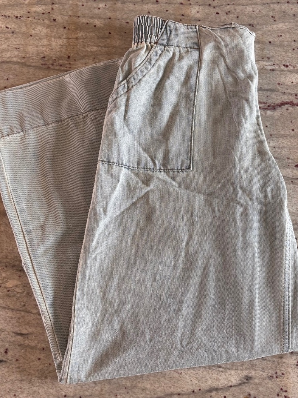 Light Wash Low-Rise Denim Jeans - Wide Leg Elastic Waist Cyscratia Size L